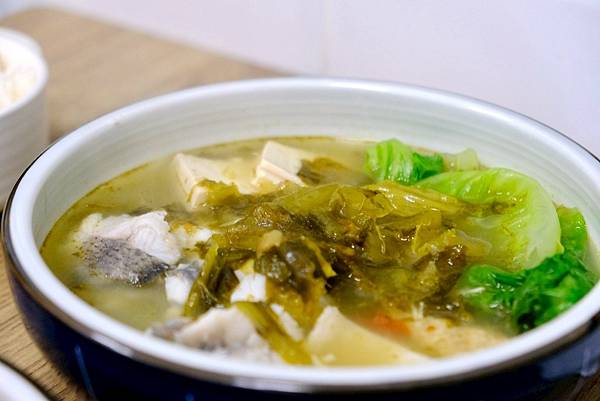 🍲板橋爆紅港式酸菜魚!白金湯太濃太讚🐟 酸香番茄魚片也超強🔥