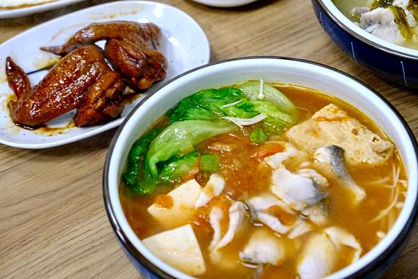 🍲板橋爆紅港式酸菜魚!白金湯太濃太讚🐟 酸香番茄魚片也超強🔥