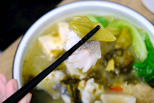 🍲板橋爆紅港式酸菜魚!白金湯太濃太讚🐟 酸香番茄魚片也超強🔥
