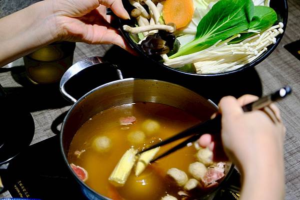 🔥【中和深夜食堂推薦】川魚堂藥膳火鍋超暖心開箱｜羊肉爐/當歸