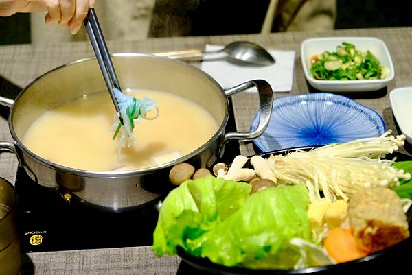 🔥【中和深夜食堂推薦】川魚堂藥膳火鍋超暖心開箱｜羊肉爐/當歸