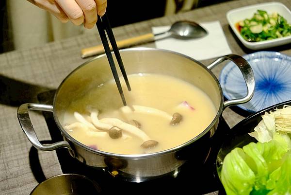 🔥【中和深夜食堂推薦】川魚堂藥膳火鍋超暖心開箱｜羊肉爐/當歸