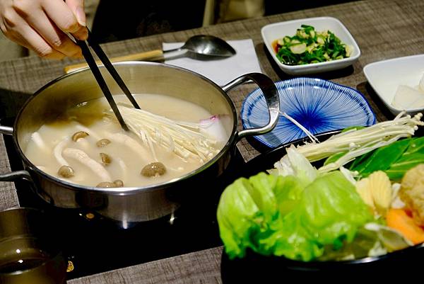 🔥【中和深夜食堂推薦】川魚堂藥膳火鍋超暖心開箱｜羊肉爐/當歸