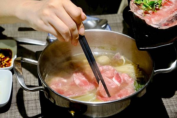 🔥【中和深夜食堂推薦】川魚堂藥膳火鍋超暖心開箱｜羊肉爐/當歸