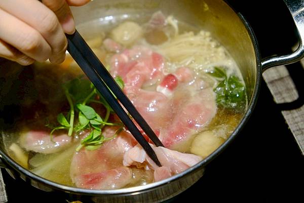 🔥【中和深夜食堂推薦】川魚堂藥膳火鍋超暖心開箱｜羊肉爐/當歸