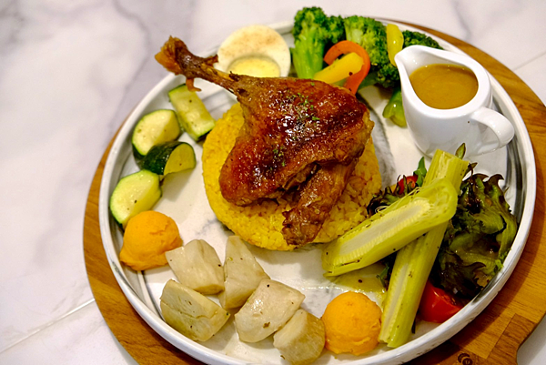 🌹成真咖啡6大必吃美食全攻略🍗🍰|炸雞酥脆超涮嘴、甜點爆汁太