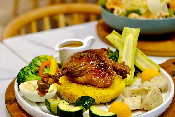 🌹成真咖啡6大必吃美食全攻略🍗🍰|炸雞酥脆超涮嘴、甜點爆汁太