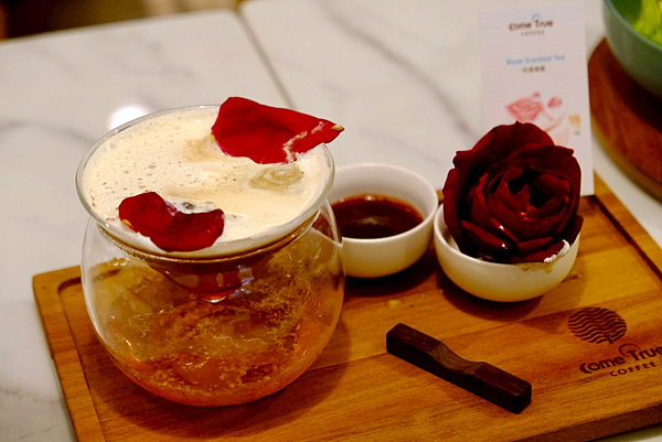 🌹成真咖啡6大必吃美食全攻略🍗🍰|炸雞酥脆超涮嘴、甜點爆汁太