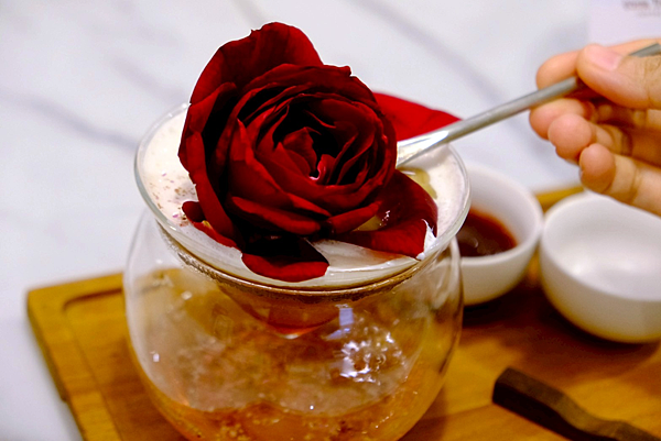 🌹成真咖啡6大必吃美食全攻略🍗🍰|炸雞酥脆超涮嘴、甜點爆汁太