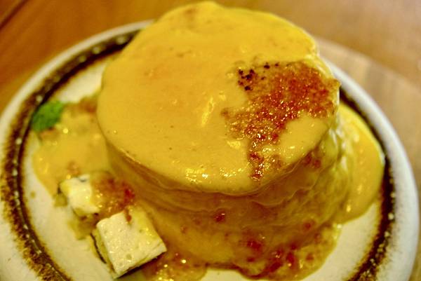 【成真咖啡 板橋環球店開箱🍳🧁】高顏值黃金軟殼蟹、彩虹飯、焦