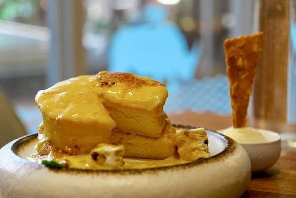 【成真咖啡 板橋環球店開箱🍳🧁】高顏值黃金軟殼蟹、彩虹飯、焦