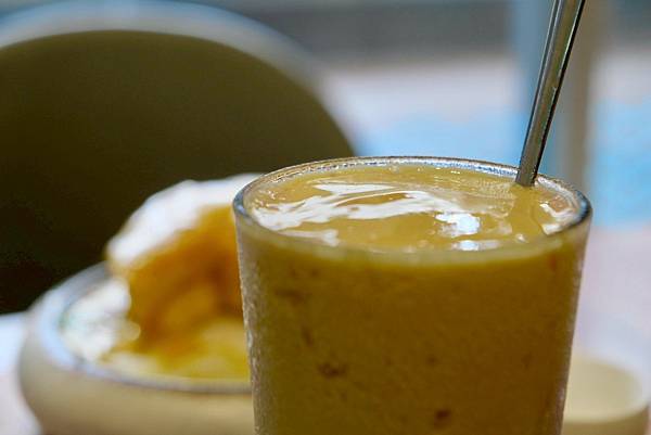 【成真咖啡 板橋環球店開箱🍳🧁】高顏值黃金軟殼蟹、彩虹飯、焦