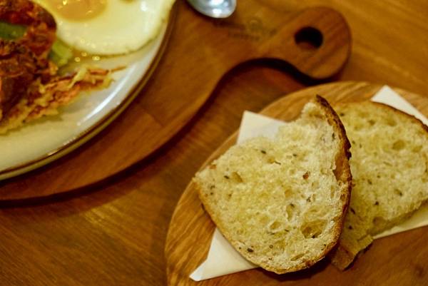 【成真咖啡 板橋環球店開箱🍳🧁】高顏值黃金軟殼蟹、彩虹飯、焦