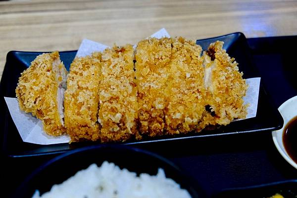 【樹林美食】巨猩食堂日式套餐開箱|酥脆炸豬排、香濃炒烏龍!下