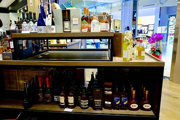 🌟威士威中信南港店開箱|$290無限暢飲百款美酒🍷配豬腳、生