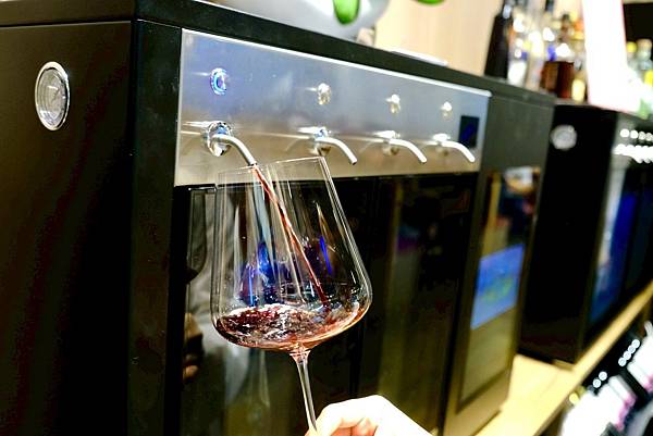 🌟威士威中信南港店開箱|$290無限暢飲百款美酒🍷配豬腳、生