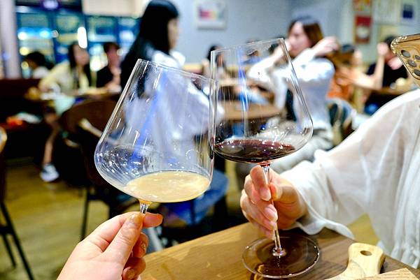 🌟威士威中信南港店開箱|$290無限暢飲百款美酒🍷配豬腳、生