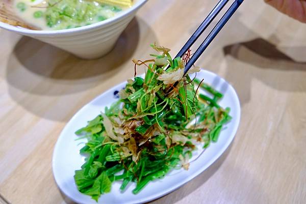 中和最強拉麵吃膩了？🍜我的OL午餐首選大公開！厚醇豚骨＋嫩胸