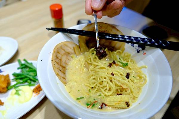 中和最強拉麵吃膩了？🍜我的OL午餐首選大公開！厚醇豚骨＋嫩胸