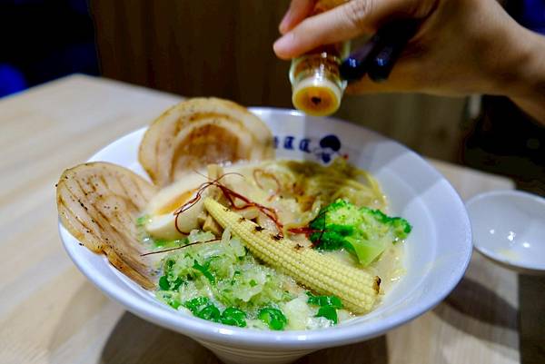 中和最強拉麵吃膩了？🍜我的OL午餐首選大公開！厚醇豚骨＋嫩胸