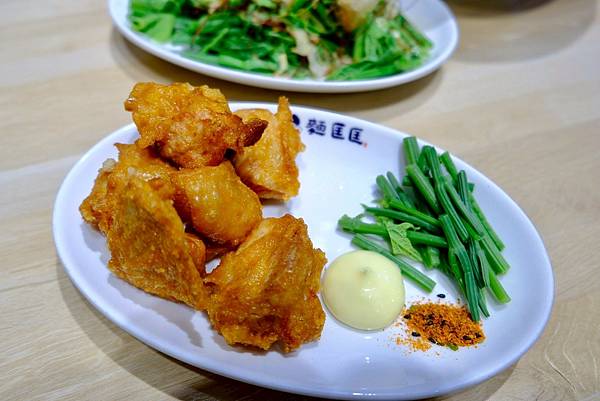 中和最強拉麵吃膩了？🍜我的OL午餐首選大公開！厚醇豚骨＋嫩胸