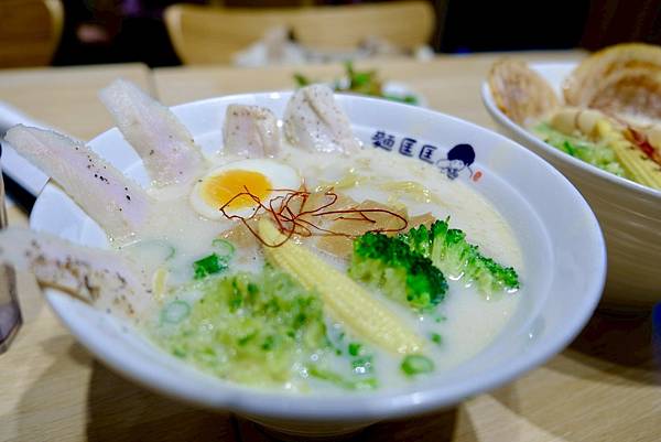 中和最強拉麵吃膩了？🍜我的OL午餐首選大公開！厚醇豚骨＋嫩胸