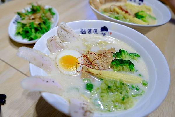 中和最強拉麵吃膩了？🍜我的OL午餐首選大公開！厚醇豚骨＋嫩胸