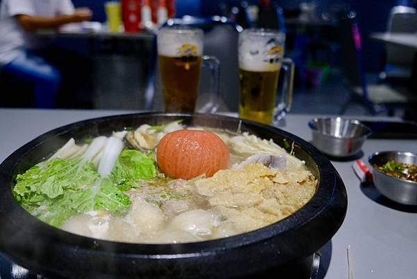 這鍋真的太爆炒了🔥五吉火鍋城體驗現場拋炒+爆香四寶!還有鯊魚