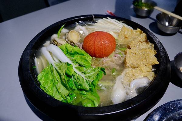 這鍋真的太爆炒了🔥五吉火鍋城體驗現場拋炒+爆香四寶!還有鯊魚