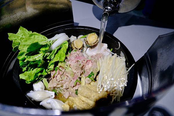 這鍋真的太爆炒了🔥五吉火鍋城體驗現場拋炒+爆香四寶!還有鯊魚