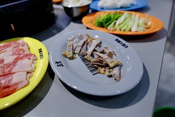 這鍋真的太爆炒了🔥五吉火鍋城體驗現場拋炒+爆香四寶!還有鯊魚