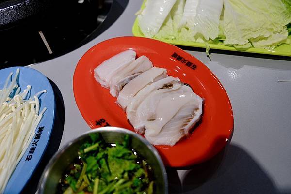 這鍋真的太爆炒了🔥五吉火鍋城體驗現場拋炒+爆香四寶!還有鯊魚