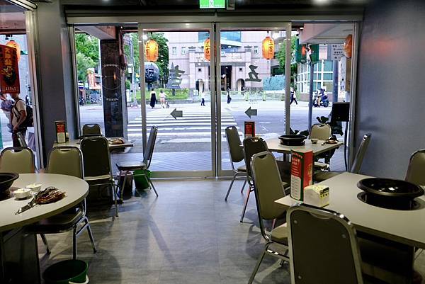 這鍋真的太爆炒了🔥五吉火鍋城體驗現場拋炒+爆香四寶!還有鯊魚