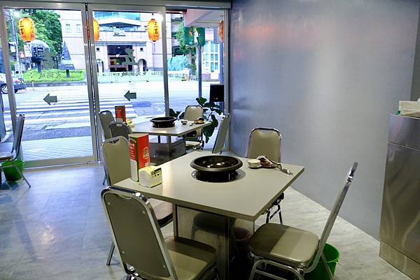 這鍋真的太爆炒了🔥五吉火鍋城體驗現場拋炒+爆香四寶!還有鯊魚