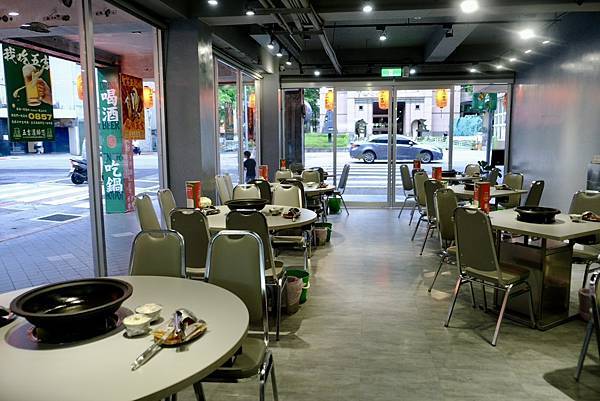 這鍋真的太爆炒了🔥五吉火鍋城體驗現場拋炒+爆香四寶!還有鯊魚