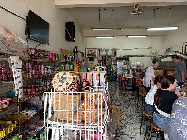 💯塊吃到這種打拋飯？太神啦🔥超狂平價泰式料理「嘟達泰國料理」