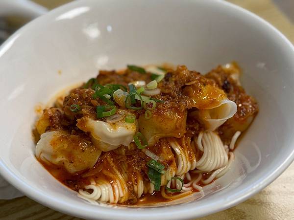 我被這碗炒手麵感動到想哭😭！四木欣福的排骨蛋炒飯根本封神🔥吃