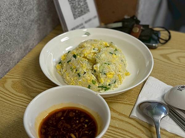 我被這碗炒手麵感動到想哭😭！四木欣福的排骨蛋炒飯根本封神🔥吃