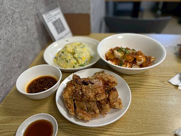 我被這碗炒手麵感動到想哭😭！四木欣福的排骨蛋炒飯根本封神🔥吃