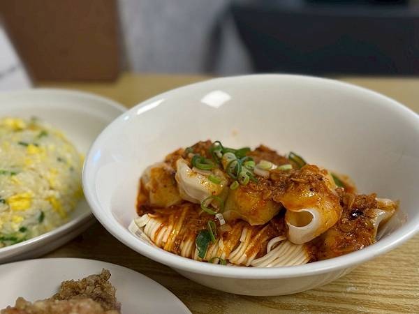 我被這碗炒手麵感動到想哭😭！四木欣福的排骨蛋炒飯根本封神🔥吃