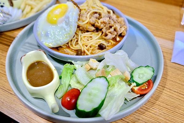 【Mr.達樂 Brunch開箱】寵物友善X鐵板麵X舒肥三明治