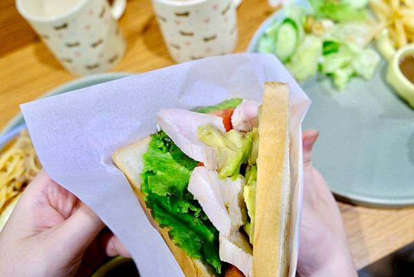 【Mr.達樂 Brunch開箱】寵物友善X鐵板麵X舒肥三明治