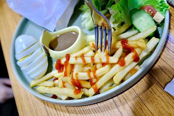 【Mr.達樂 Brunch開箱】寵物友善X鐵板麵X舒肥三明治