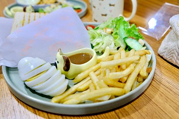 【Mr.達樂 Brunch開箱】寵物友善X鐵板麵X舒肥三明治