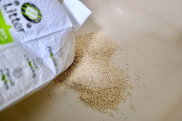 貓砂界的神救援!K.O.稻殼貓砂實測心得💥馬桶不卡、除臭力爆