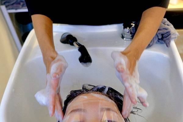 職場也能駕馭的自然髮色!森晴髮廊剪+染+護一次搞定✨