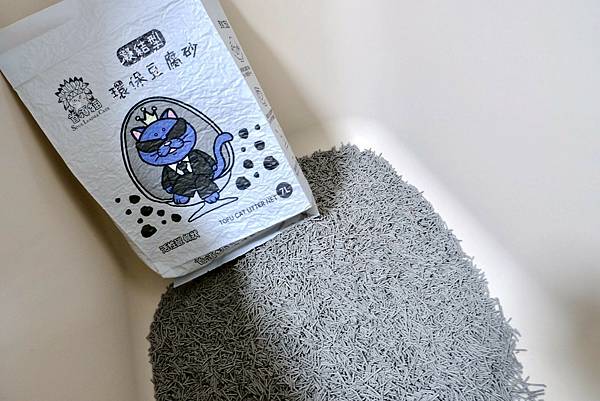 貓奴必看!告別臭味地獄,開箱首領樂園豆腐砂,鏟屎官的幸福感直