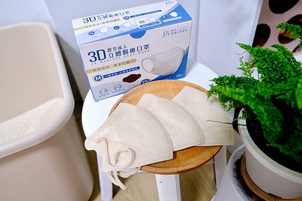 戴口罩＝毀容？OL實測超強3D立體口罩，告別脫妝悶熱，原來呼