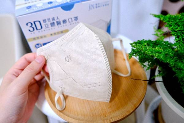 戴口罩＝毀容？OL實測超強3D立體口罩，告別脫妝悶熱，原來呼