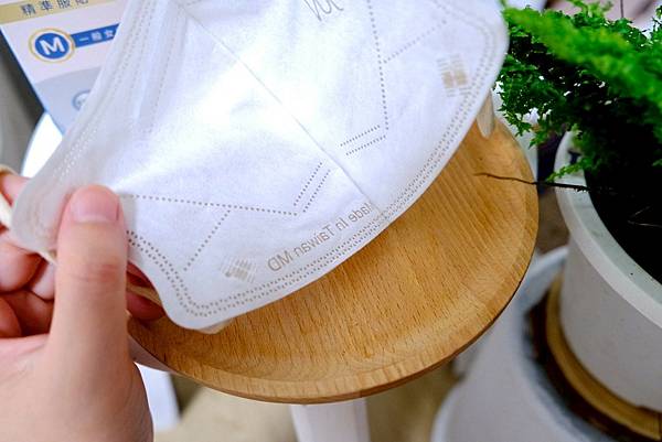 戴口罩＝毀容？OL實測超強3D立體口罩，告別脫妝悶熱，原來呼